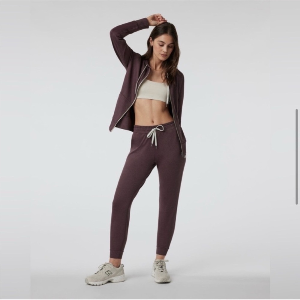 Vuori Performance Jogger in Mahogany Heather